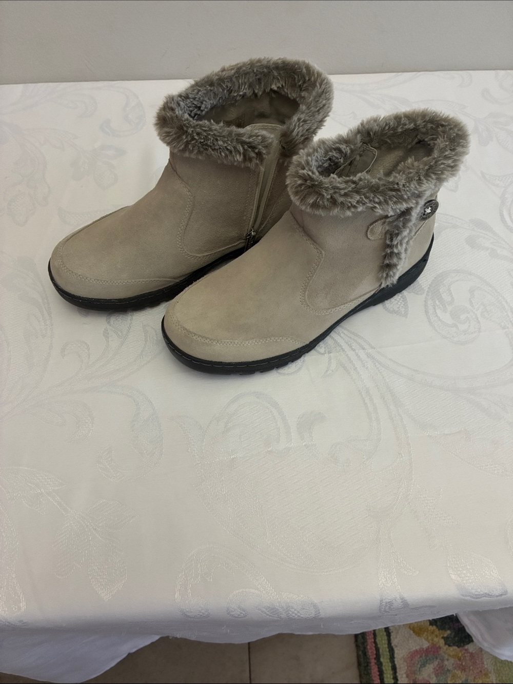Khombu Women's Taupe Faux-Fur Ankle Winter Boots